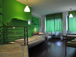 Station - For Backpackers Hostal *