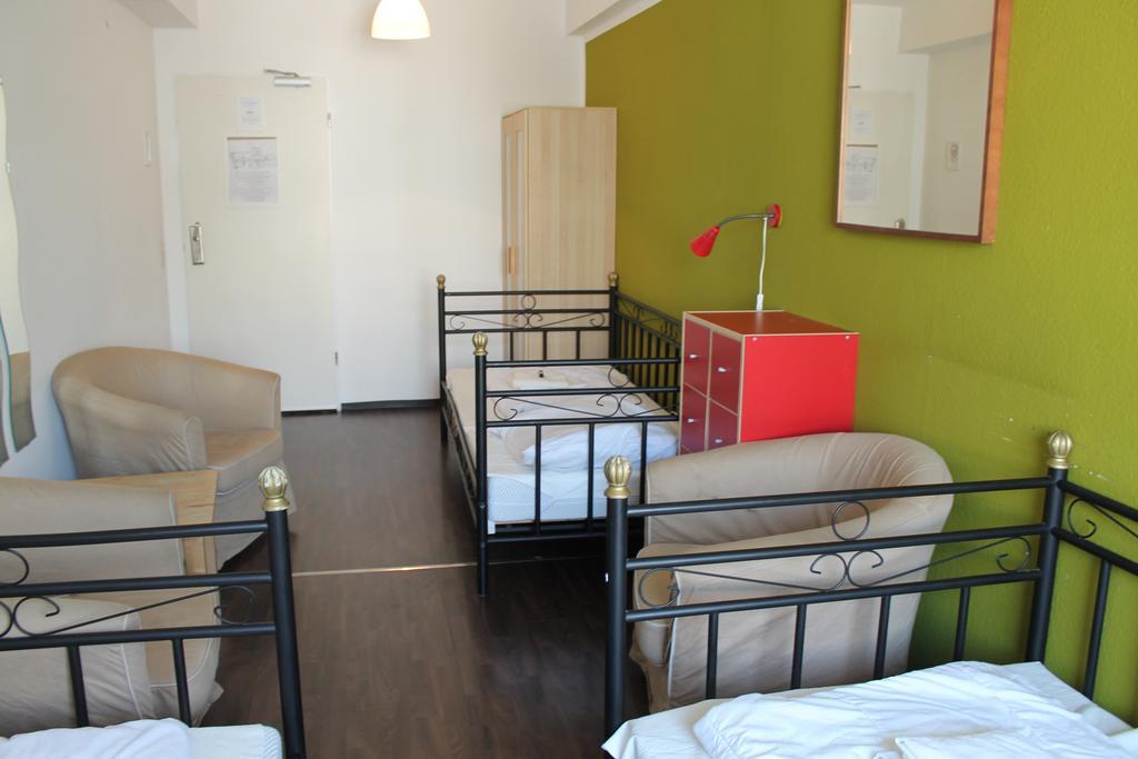 Station - For Backpackers Hostal
